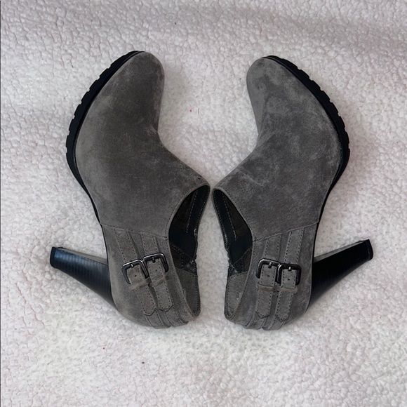White Mountain Gray Ankle Booties with Suede Finish - Picture 6 of 6